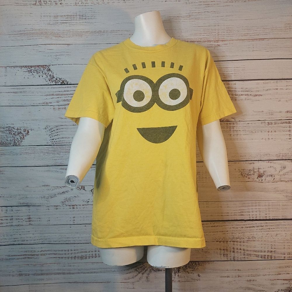 Women's Despicable Me Minion Made T-shirt sz Medium - Picture 2 of 8